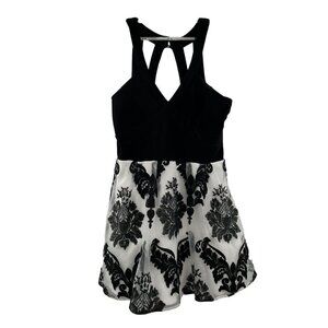 Crystal Doll V-Neck Sleeveless A-Line Dress Black/White Cut Out Back Size 11 Zip